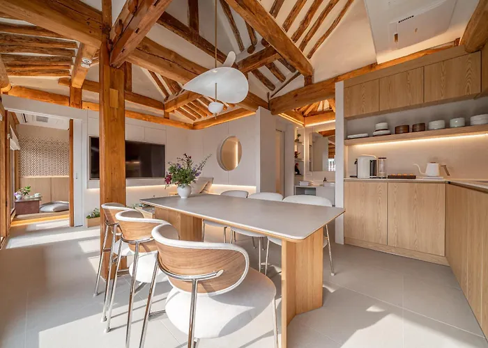 Luxury Traditional Hanok - Private Entire - Memorystay Hyoja Appartement